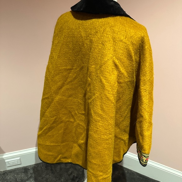 Vintage German woolen velvet 60s cape! - Picture 3 of 5